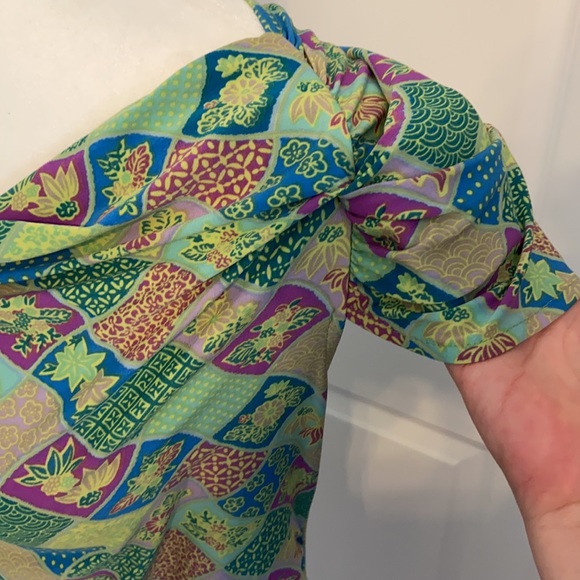 Cute summer asymmetrical, reuched top. Size small - Picture 3 of 7